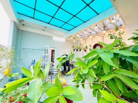 Nhà đẹp 2 lầu, 3 phòng ngủ ngay ngã 3 Tân Hương và Độc lập. Giá 6.5tỷ TL