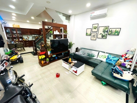 Nhà đẹp 2 lầu, 3 phòng ngủ ngay ngã 3 Tân Hương và Độc lập. Giá 6.5tỷ TL