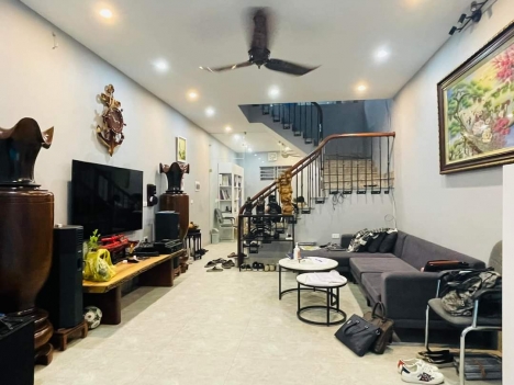 BÁN NHÀ PHẠM THẬN DUẬT CẦU GIẤY, RẤT HIẾM, 5M RA Ô TÔ, NHÀ ĐẸP Ở LUÔN, GIÁ 4 TỶ 8