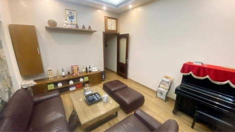 Bán nhà mặt phố Nguyễn Khang - Cầu Giấy, diện tích 92m2 xây 4 tầng, mặt tiền 4.25m giá 18.9 tỷ c