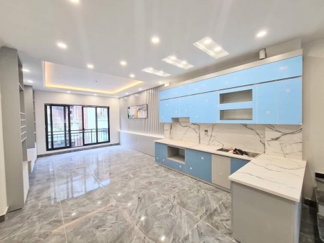 Nhà Kim Đồng  6 tầng thông sàn, mặt tiền rộng, thang máy đường oto tránh 10 tỷ