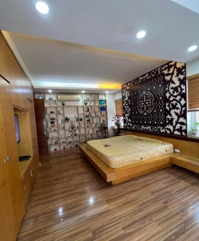 Bán nhà Hoàng Quốc Việt 82m2, Phân lô, 2 tháng, thang máy, ô tô tránh, Kinh doanh, gần phố