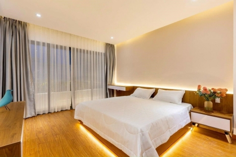 Nhà mới Hoàng Quốc Việt 62 m2 xây 5 tầng, MT 4.55m giá 12.2 tỷ, khu phân lô vip, oto 7 chỗ vào nhà