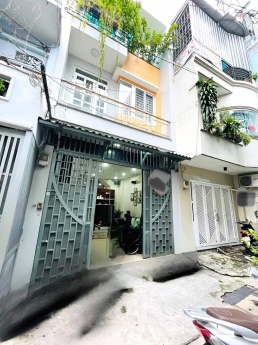 Nhà đẹp 2 lầu, 3 phòng ngủ ngay ngã 3 Tân Hương và Độc lập. Giá 6.5tỷ TL