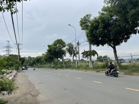 CẦN BÁN HAI LÔ ĐẤT LIỀN KỀ MẶT TIỀN NGÔ CHÍ QUỐC GIÁ RẺ
