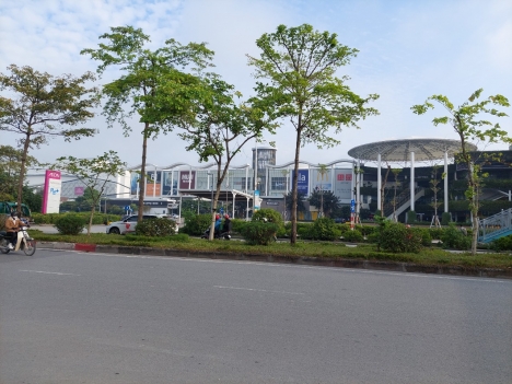 Nhà đất Long Biên - Lô đấ đắc địa sátt sát mặt phố Cổ Linh , Kinh doanh tốt . Giá 92 triệu / m2