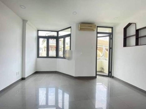 BÁN GẤP NHÀ HXH KHU PHAN XÍCH LONG-NGANG KHỦNG 7.2M-5TẦNG BTCT-4PN-4WC-SÂN ĐỂ ĐƯỢC 4 ÔTÔ- GIÁ RẼ