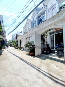 NHÀ PHỐ PHONG CÁCH BIỆT THỰ NHỈNH 4 TỶ - HUỲNH TẤN PHÁT - NHÀ BÈ