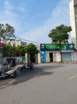 Nhà đất Long Biên - Lô đấ đắc địa sátt sát mặt phố Cổ Linh , Kinh doanh tốt . Giá 92 triệu / m2