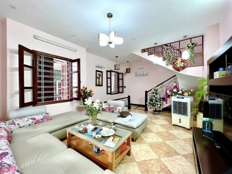 Nhà đẹp, gara ô tô sẵn sàng, kinh doanh tốt, ở sướng Cầu Giấy, 55m, 9.3 tỷ