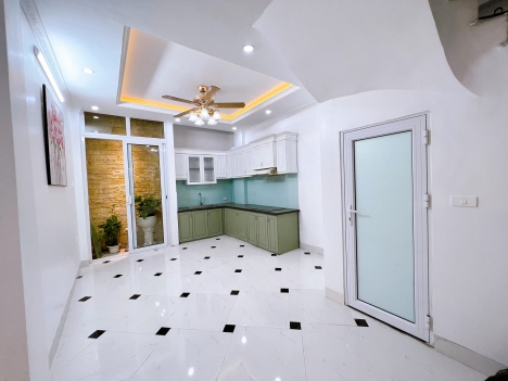 BÁN NHÀ PHỐ NGÕ HÒA BÌNH 6: 42M2, 5 TẦNG, 3 NGỦ,  NGỖ 3 GÁC RỘNG NÔNG. 3.4 TỶ