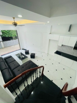 BÁN NHÀ HÀ ĐÔNG - MẶT PHỐ LỤA 34M GIÁ 4.5TỶ
PHỐ DU LỊCH KINH DOANH SẦM UẤT