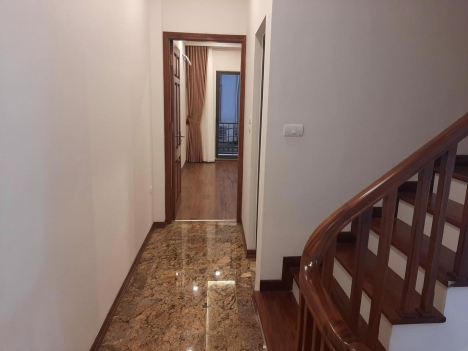 Ô tô - Kinh doanh  Kim Mã  292m x 4 tầng, MT16, giá 60,5 tỷ