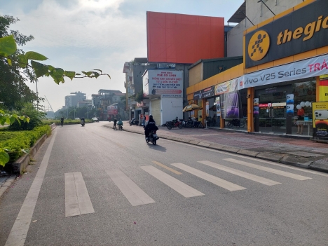 Nhà đất Long Biên - Lô đấ đắc địa sátt sát mặt phố Cổ Linh , Kinh doanh tốt . Giá 92 triệu / m2