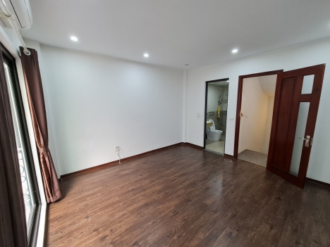 Nhà đẹp phố Ngọc Trì, ô tô, 30 m2, 5 tầng, giá chỉ 3,15 tỷ.