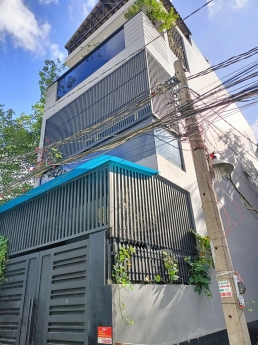 Nhà trung tâm phường Phú Thuận, Quận 7, hẻm thông, xe hơi, 78m2 giá 7 tỷ, tặng nội thất.