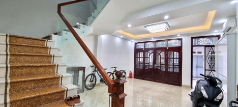 BÁN NHÀ BỒ ĐỀ 60M2- 4 TẦNG-  8,7 TỶ-PHÂN LÔ Ô TÔ CHẠY VÒNG TRÒN - NHÀ ĐẸP Ở LUÔN