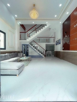 Bán Nhà 3 Tầng , Hoàng Quốc Việt , Sổ Vuông , 5x13m , chỉ 4,6 tỷ