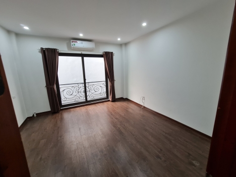 Nhà đẹp phố Ngọc Trì, ô tô, 30 m2, 5 tầng, giá chỉ 3,15 tỷ.