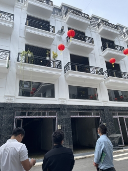 Nhà phố ven sông ngay trung tâm Quận 12. Khu dân cư hiện hữu, tiềm năng phát triển kinh tế cao