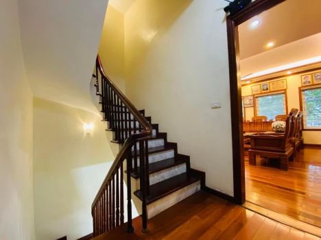 Nhà đẹp Phố Trích Sài, Quận Tây Hồ, chủ cần bán gấp, nhà 5 tầng, gara ô tô. KD.