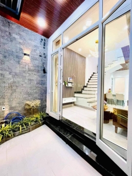 Chủ cần tiền bán gấp căn nhà 3 tầng xây dựng tâm huyết, Ô tô tránh, Hà Huy Tập khu trung tâm.