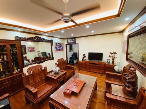 Nhà đẹp Phố Trích Sài, Quận Tây Hồ, chủ cần bán gấp, nhà 5 tầng, gara ô tô. KD.