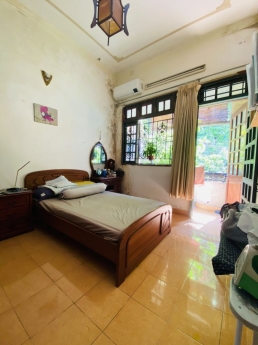 HHA 210.8 Nhà khu an ninh Quận 1 giá rẻ, 52m2. Hẻm gần mặt tiền kinh doanh. Giảm 4 tỷ.