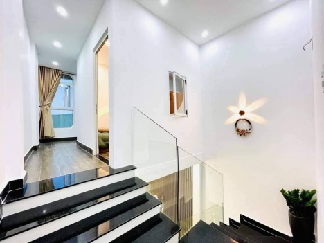 Chủ cần tiền bán gấp căn nhà 3 tầng xây dựng tâm huyết, Ô tô tránh, Hà Huy Tập khu trung tâm.