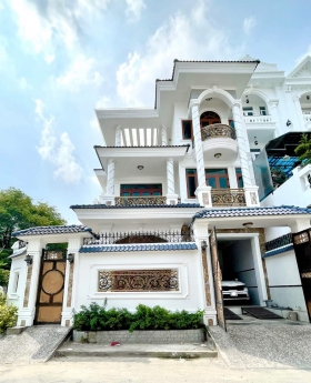 LÔ GÓC 2 MT- TẶNG FULL NỘI THẤT CAO CẤP.
⛺️ DT: 150M2 (11M * 13.6M) CHỈ : 13 TỶ 600