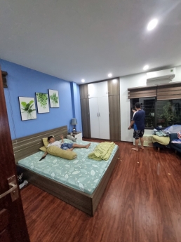 ngõ 46 Đinh Công Thượng,  35m, 5 tầng, MT 5m  4 tỷ 2. Chủ Quyết bán.