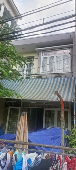 ĐƯỜNG NHỰA 8M THÔNG, GẦN MT TL10, 4P RA CHỢ BÀ HOM, KO HUY HOẠCH, NGANG HIẾM 5M, SỔ VUÔNG A4, NHÀ