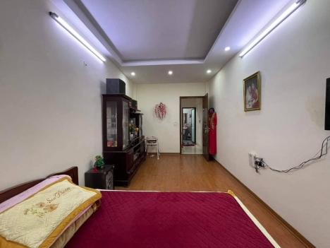 HOT! Bán nhà Trương Định 30m2 x 5 tầng,gần phố, thoáng sáng giá chỉ 3.6 tỷ.