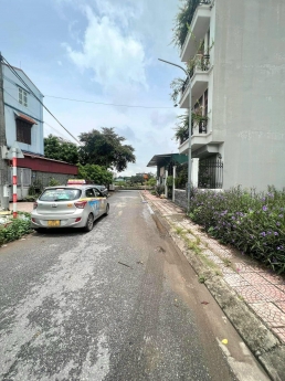 Bán đất Gia Quất Long biên. Dt45.4M.Mt6.2M. Giá3.8tỷ.