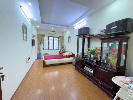 HOT! Bán nhà Trương Định 30m2 x 5 tầng,gần phố, thoáng sáng giá chỉ 3.6 tỷ.