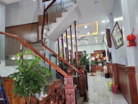 ĐƯỜNG 12M, NHÀ 4 TẦNG, TẶNG TOÀN BỘ NỘI THẤT GỖ QUÝ CHỈ 10 TỶ HAI.