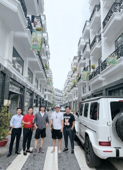 Nhà phố Châu Âu giữa lòng trung tâm Quận 12 . Sổ sẵn , nhà đã hoàn thiện dọn vào ở ngay. Giá chỉ