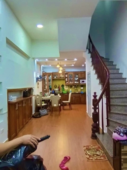 BÁN NHÀ CẦU GIẤY-LÔ GÓC-2 THOÁNG-OTO 5M-CHỈ 5 TỶ