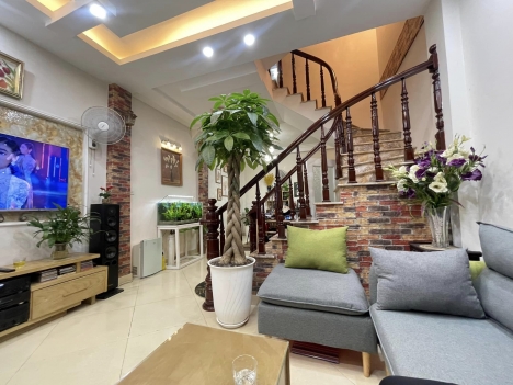 Hàng độc. Pháo Đài Láng, ngõ nông, oto gần, ngõ thoáng, thông, 38m2 sổ x 4T, chỉ 3,6 tỷ