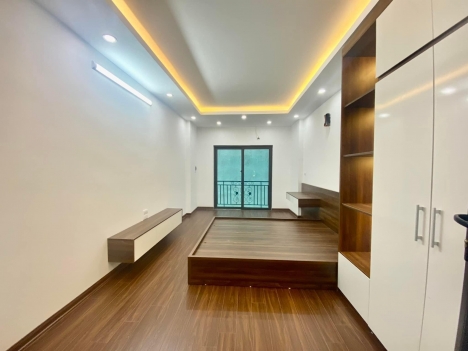 Rẻ! Lô góc Cầu Giấy, ngõ 3m, cực thoáng, oto gần, 45m x 4T chỉ 4,65 tỷ