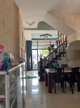 Nhà ngộp đường 102 TNP A quận 9. 63m2 đúc 3 tầng đẹp. Chỉ 4.9 tỷ.