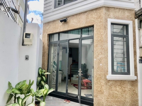 BÁN GẤP NHÀ HXH CĂN LÔ GÓC NƠ TRANG LONG BÌNH THẠNH,5 TẦNG BTCT,NGANG KHỦNG 8 M ,NHÀ MỚI NHỈNH 4 TỶ