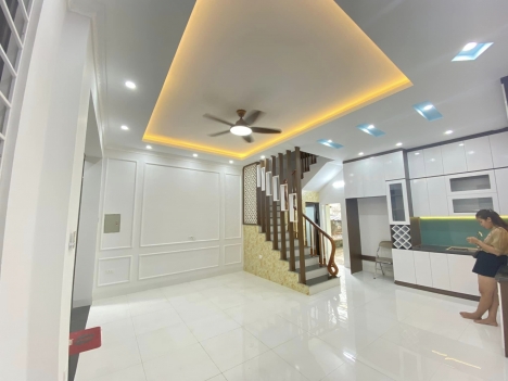 NHÀ ĐẸP PHỐ LẠC LONG QUÂN - XUÂN LA 45M2 5T GIÁ 5,1 TỶ - Ô TÔ CÁCH 20M
