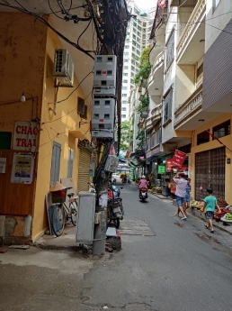 Nhà Phan Văn Trường, ô tô đậu cửa, kinh doanh cực đỉnh, 43m2, 9.3 tỷ