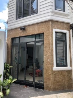 BÁN GẤP NHÀ HXH CĂN LÔ GÓC NƠ TRANG LONG BÌNH THẠNH,5 TẦNG BTCT,NGANG KHỦNG 8 M ,NHÀ MỚI NHỈNH 4 TỶ