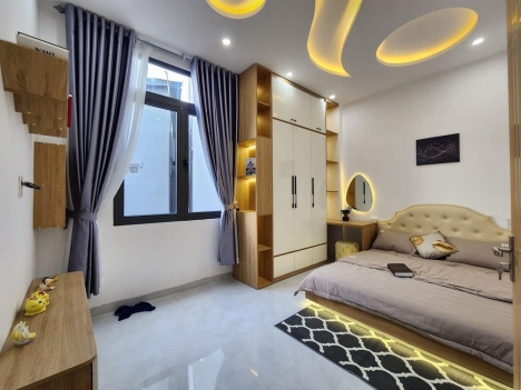 Bán nhà Trần Cao Vân, ba bước ra phố, Tặng nội thất, 2.8 tỷ.