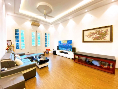 Bán Nhà đẹp Phố Trích Sài, Quận Tây Hồ, 5 tầng NGAY MẶT HỒ TÂY gara ô tô. Kinh doanh.