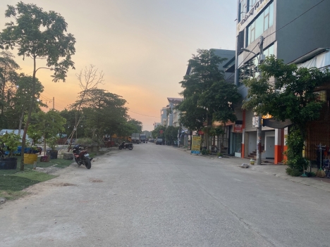 chính chủ thanh khoản nhanh 90,8m Thị Trấn -Quang Minh - Mê Linh . khu đát đấu giá dịch vụ
