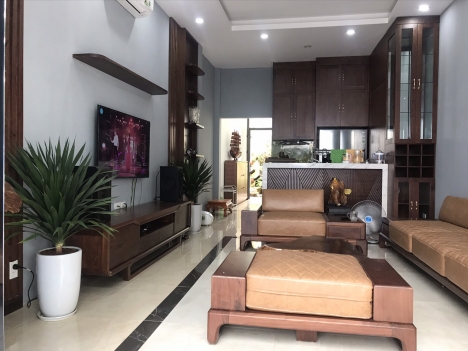 Nhà phố Hoa Lâm, Ô tô tránh, vỉa hè, KD, 69 m2, 4T, giá chỉ 8,5 tỷ.