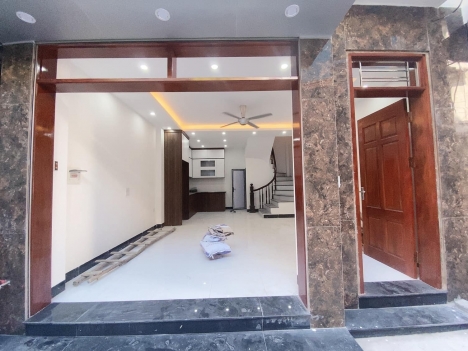 Bán nhà lo góc Tô Hiệu Hà Đông 39m2, 5 tầng giá 4 tỷ hơn XE HƠI đỗ cửa